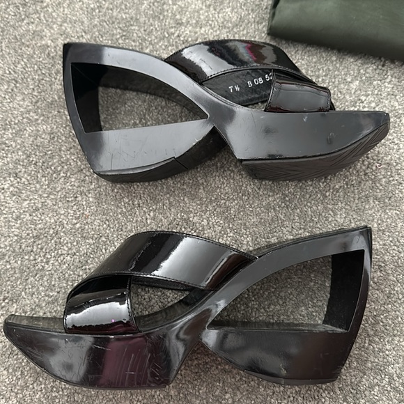 Vintage Robert Clergerie size 7.5 black patent slides - Picture 3 of 6